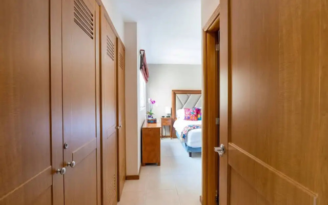 Sleeps 6 Views Beach 1 Block