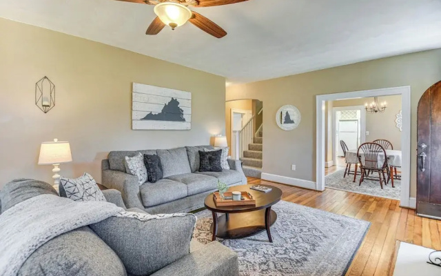 Charming Smithfield House: Walk to Downtown!