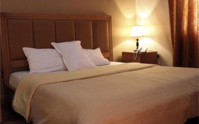 La Maison Hotel And Suites