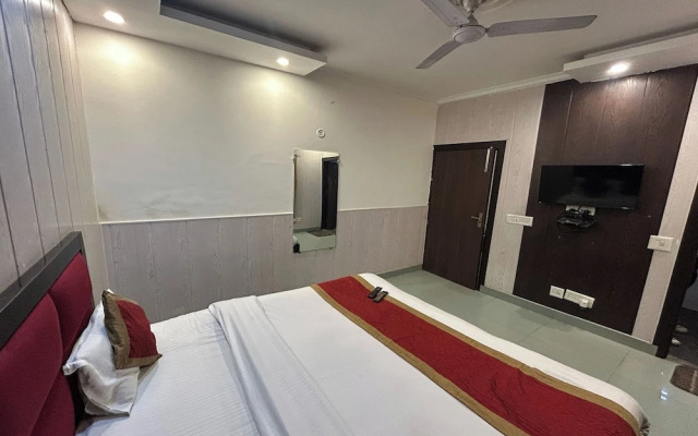 Hotel B K House