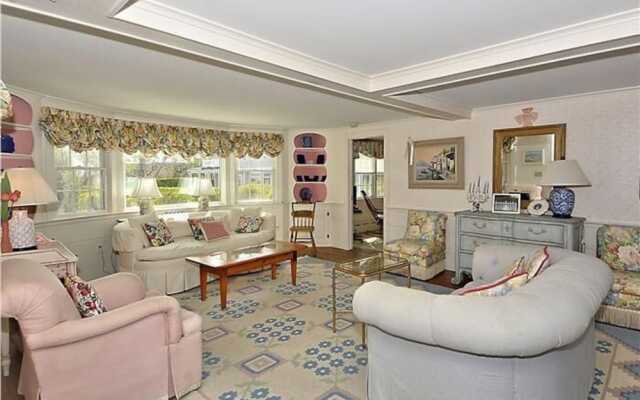 221 Shore Road - Nine Bedroom House