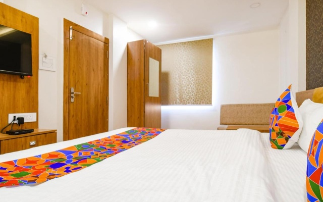 Fabhotel Woodlark Inn