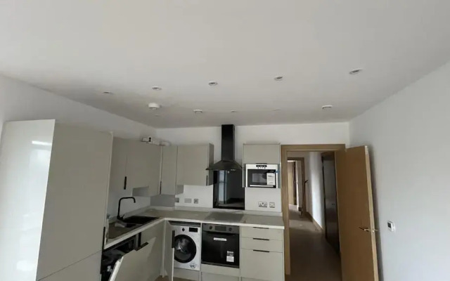 Exquisite Riverside Living in a Stunning Flat