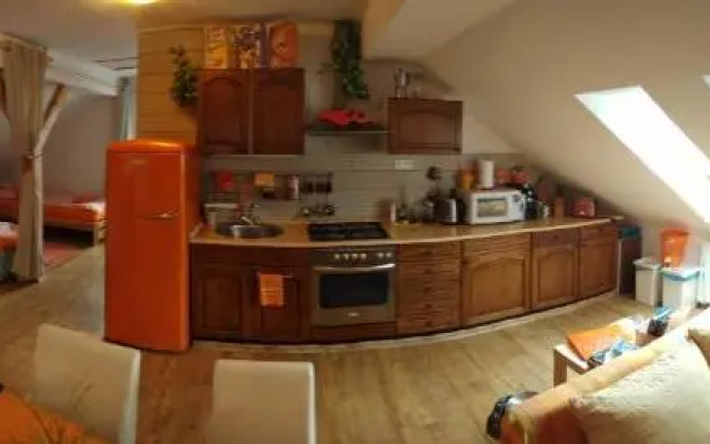 Orange Loft Apartment