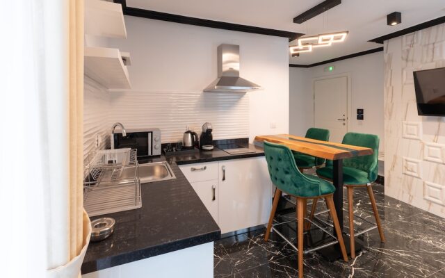 Lazar Lux Apartments