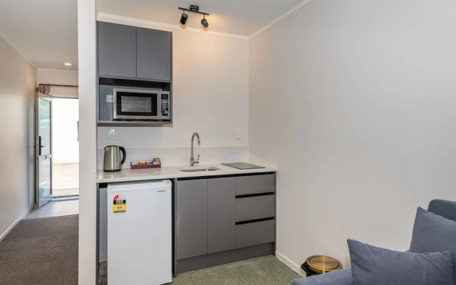 Aurora City Suites Motel