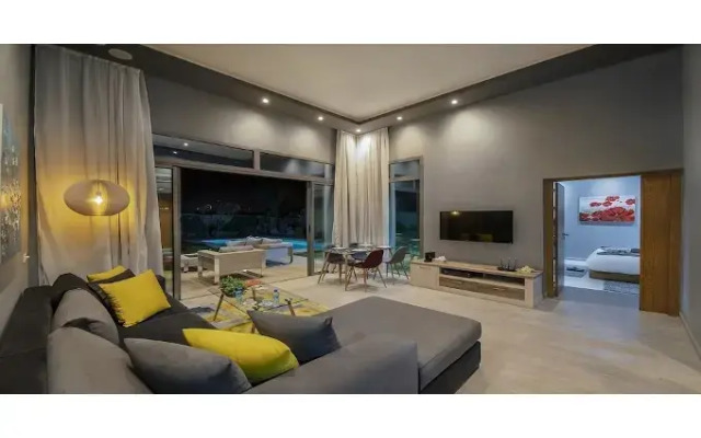 Palms Edge