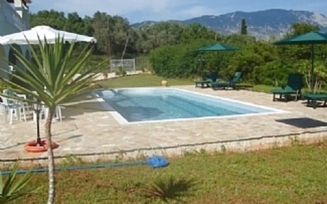 Spacious 5 Bed Villa With Pool in Kefalonia