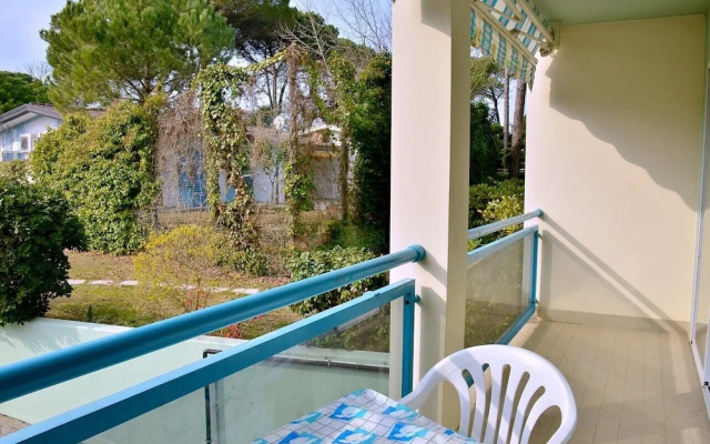 Colourful Seaside Flat With Pool on the Rooftop
