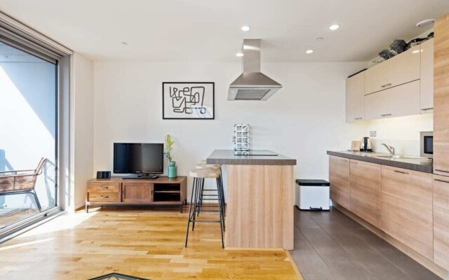 Chic 1 BDR W/balcony in Greenwich, 7mins to st