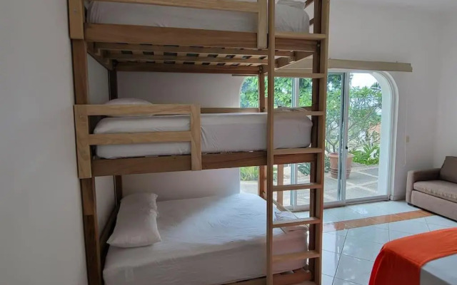 Heated Pool & Chef with Full Staff Included - 30 guest