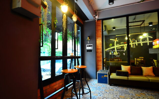 The neighbor hoot hostel & cafe
