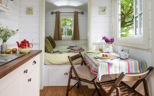 Romantic Shepherds Hut, Kenilworth