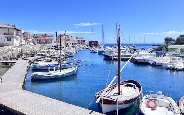 Ida Palace, new Deluxe Seafront Apartment