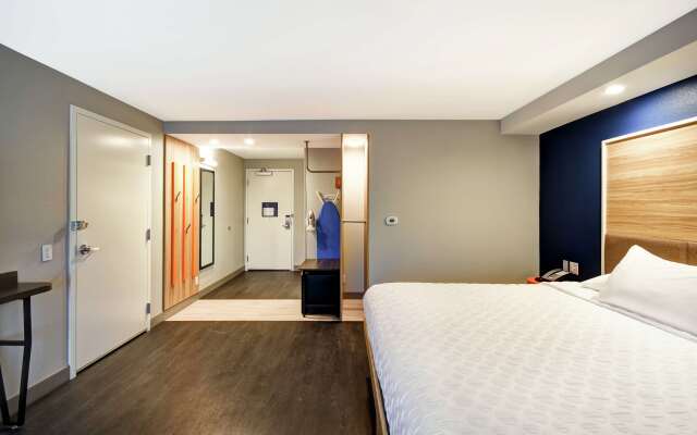 Tru by Hilton Sterling Heights Detroit