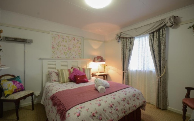 Travellers Rest Guesthouse – Guest Rooms – Jaggan