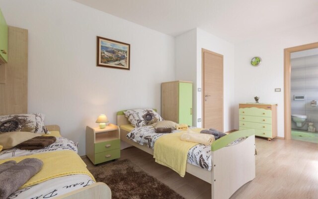 Beautiful Home in Pula With Sauna, Wifi and 5 Bedrooms