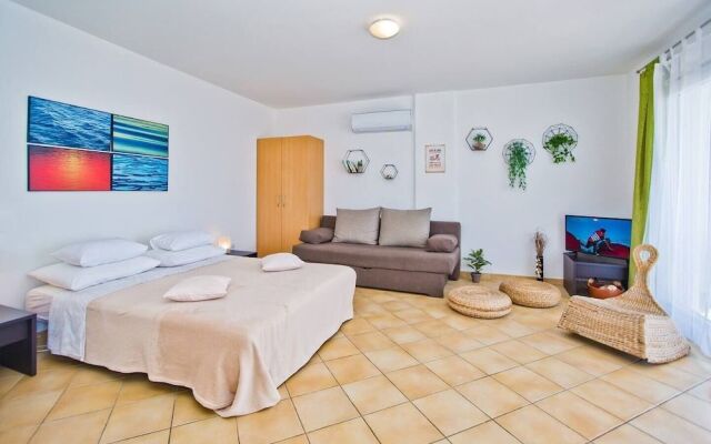 Apartments Nina Hvar town