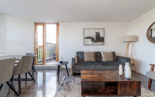 Spacious 4 bed flat in Chelsea