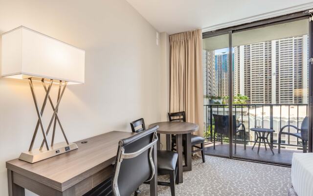 Castle at Palms at Waikīkī