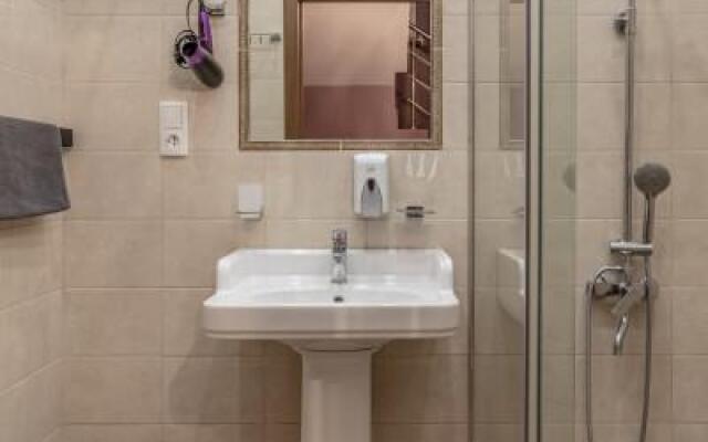 Poplar Guest Complex