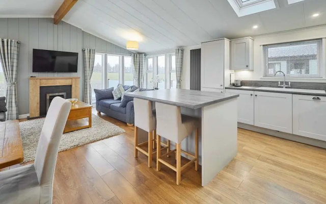 Host Stay Juniper Deluxe Lodge