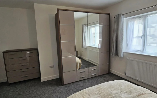 Citrine Suite 4 Bed House in Stoke on Trent