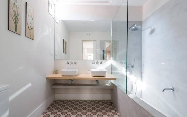 Impressive Apartment in Madrid Center by Batuecas