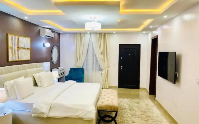 Shortlethomes- Renee's Luxury Apartments