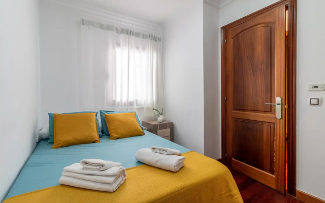 Flatguest Albareda + Penthouse + 2 Bdr + A/C