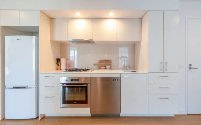 Stylish city views CBD 2 bed 2 bath