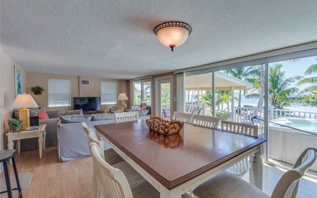 Tropical Paradise - Three Bedroom Home