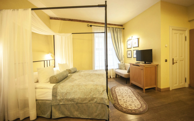 The Three Sisters Hotel