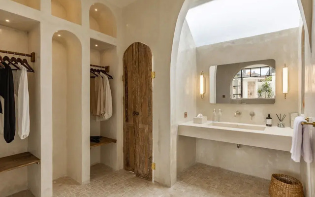 Luxe & Unique honeymoon Bocami Suites- 2 by OriVista