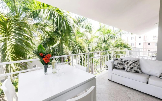 Tropicana Suites Deluxe Beach Club & Pool