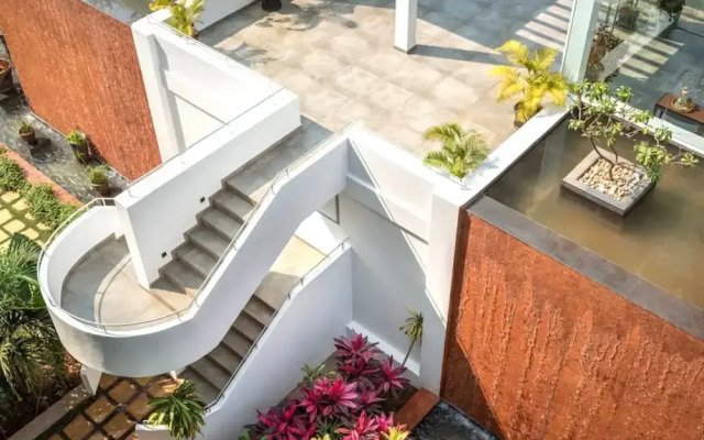 Modern 2bhk w Pool Access 5km to Coco Beach