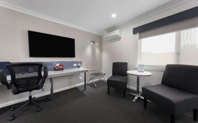 Bluegum Dubbo by Travellers
