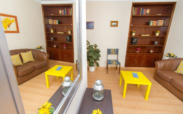 Delightful two bedroom Into Cathedral Square