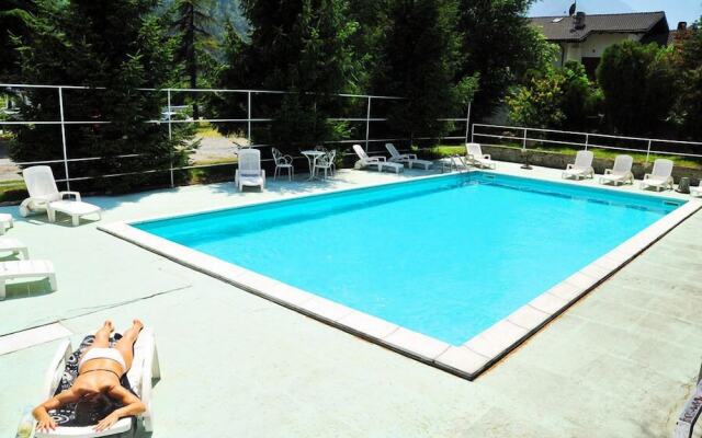 Hotel Dujany