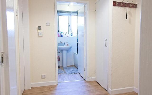 Stylish Five Star Rated Apartment