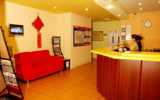 Home Inn Wuhan Jinghan Avenue Dazhi Road Light Rail
