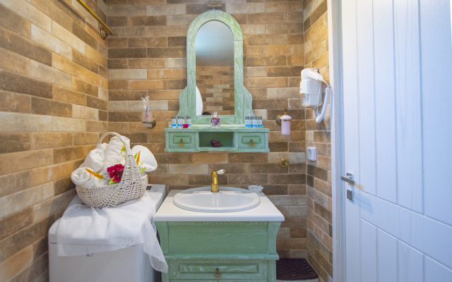 Starlight Luxury Seaside Villa & Suites