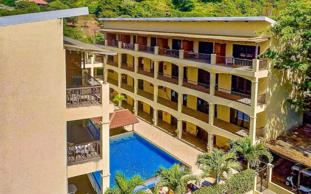 Bright, Airy 2BD Condo 3 Blocks From Beach