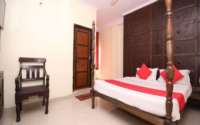 OYO 12115 Hotel Raghuraj Palace