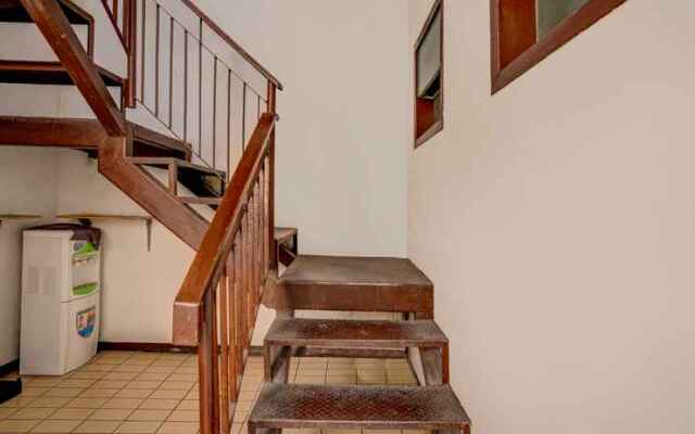 Oyo 3917 Kost Putri Siwalankerto