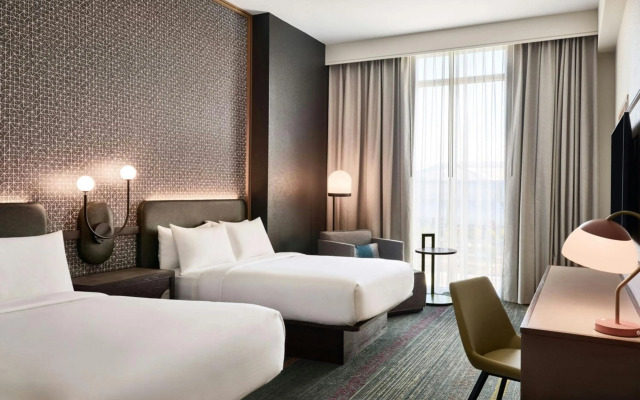 Renaissance® Phoenix Glendale Hotel & Conference Center