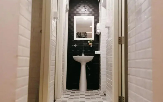 White House Hostel