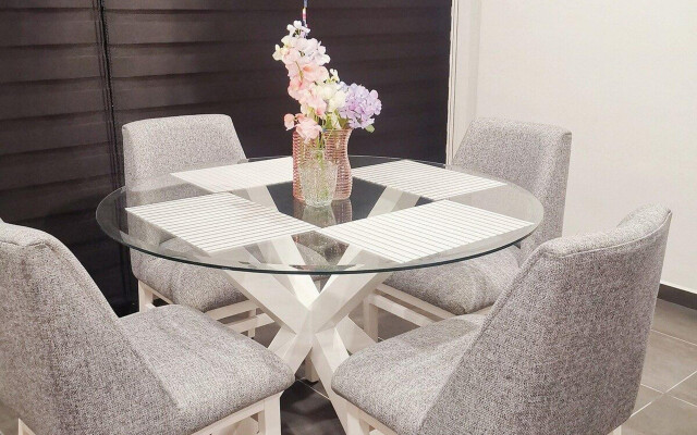 Moderno loft, a 1/2 cuadra de malecón, con alberca.