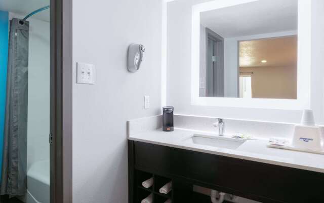 Howard Johnson by Wyndham San Marcos