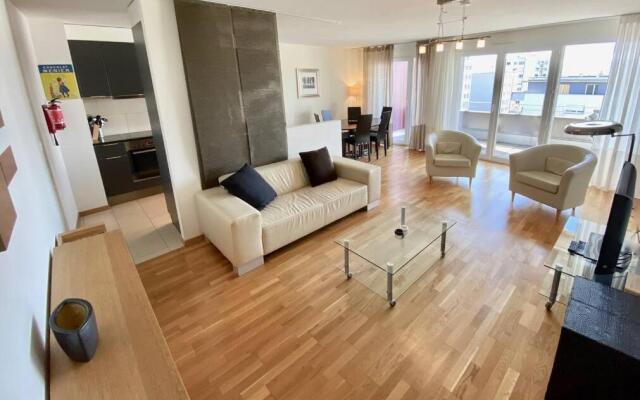 Spacious and bright 2 bedroom apartment with terrace